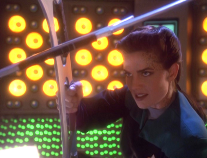 Jadzia Deep Space Nine bat'leth Looking for Par'mach