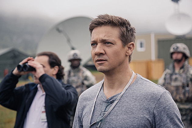 first look Arrival Jeremy Renner Story of Your Life Ted Chiang Stories of Your Life and Others