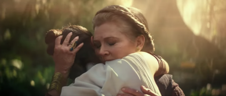 Rey and Leia embrace in Star Wars: The Force Awakens