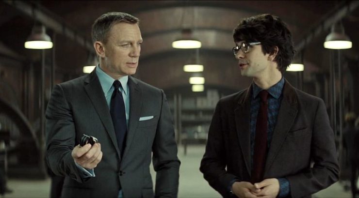 Q talking to 007 in Spectre