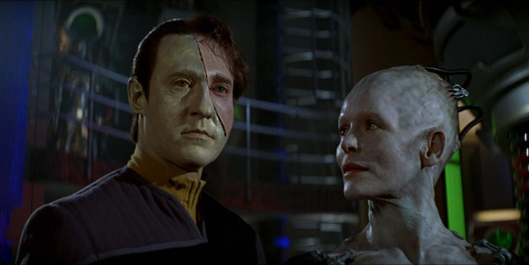 Data (Brent Spiner) and the Borg Queen (Alice Krige) in Star Trek: First Contact