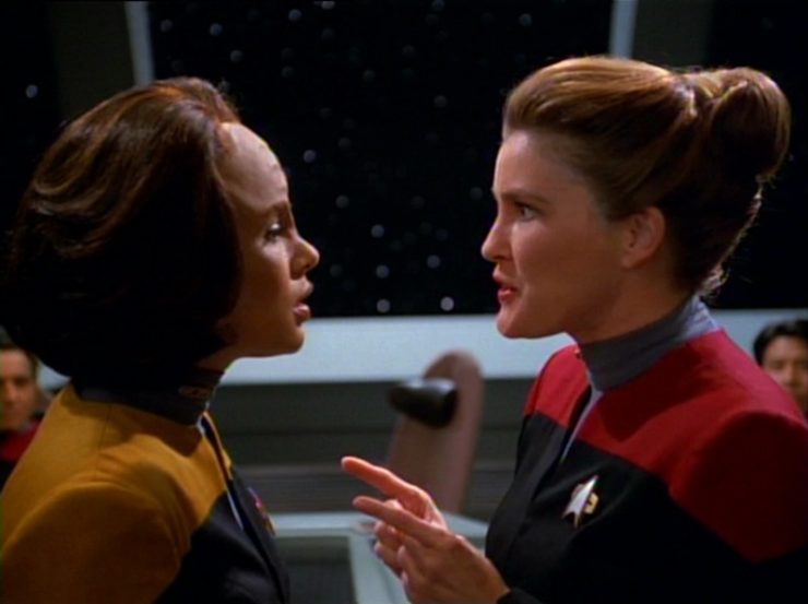 B'Elanna Torres (Roxann Dawson) and Captain Janeway (Kate Mulgrew) in Star Trek: Voyager