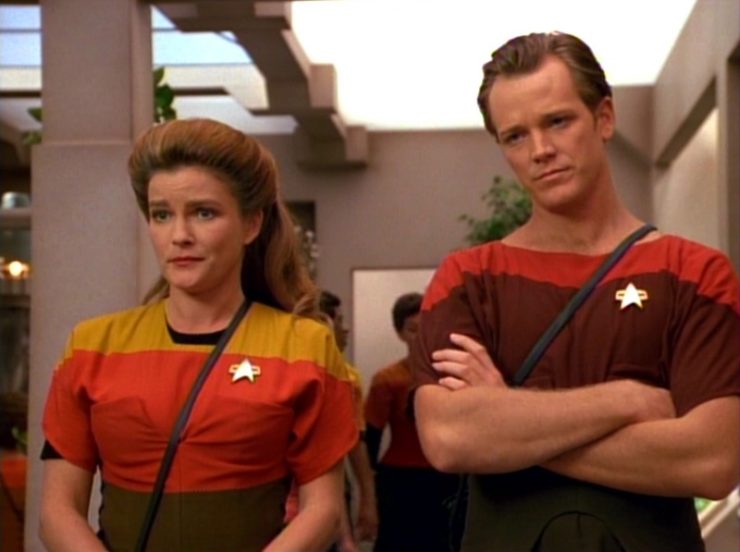 Captain Janeway (Kate Mulgrew) and Tom Paris (Robert Duncan McNeill) in Star Trek: Voyger
