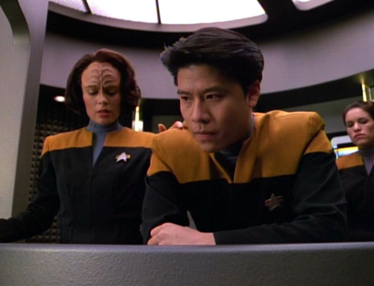 B'Elanna Torres (Roxann Dawson) and Harry Kim (Garrett Wang) in Star Trek Voyager