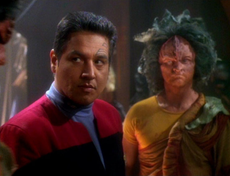 Chakotay (Robert Beltran) in Star Trek: Voyager