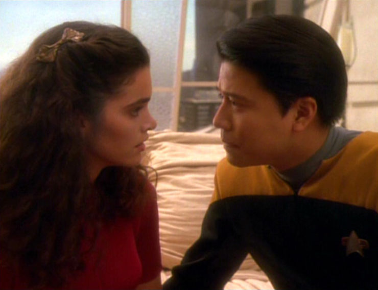 Libby (Jennifer Gatti) and Harry Kim (Garrett Wang) in Star Trek: Voyager