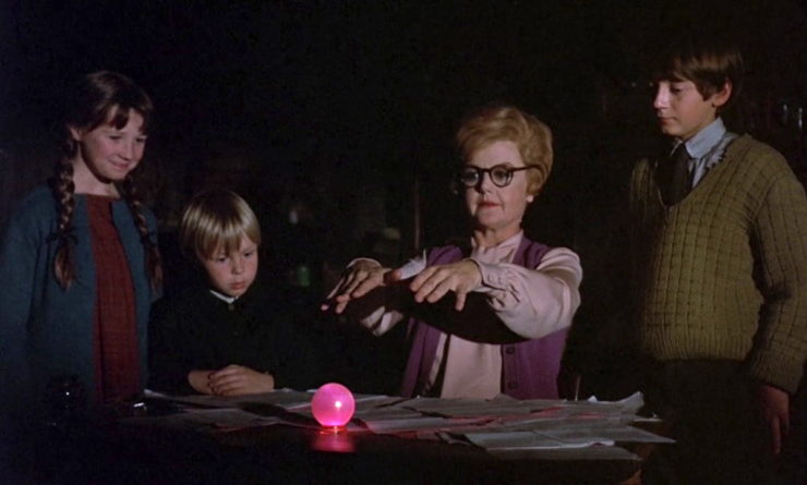 Bedknobs and Broomsticks, Ms Price casting spell on doorknob