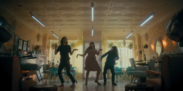 The Umbrella Academy, season two, Vanya, Klaus and Allison dancing together