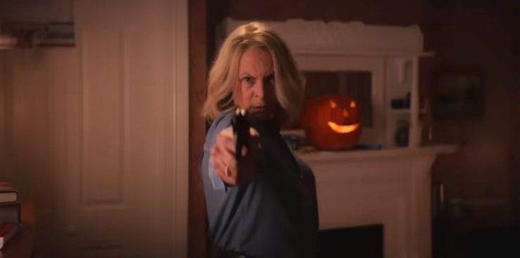 Halloween Ends, Laurie Strode with gun