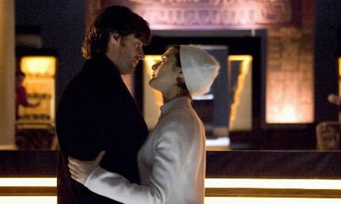 Thomas (Hugh Jackman) and Izzy (Rachel Weisz) in The Fountain