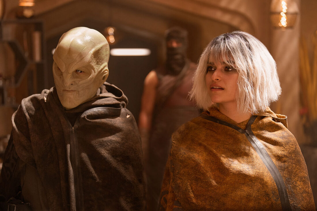 L'ak (Elias Toufexis) and Mol (Eve Harlow) in Star Trek: Discovery 