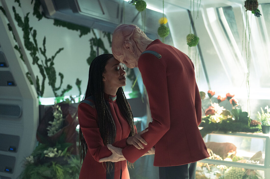Saru (Doug Jones) and Burnham (Sonequa Martin-Green) embrace in Star Trek: Discovery