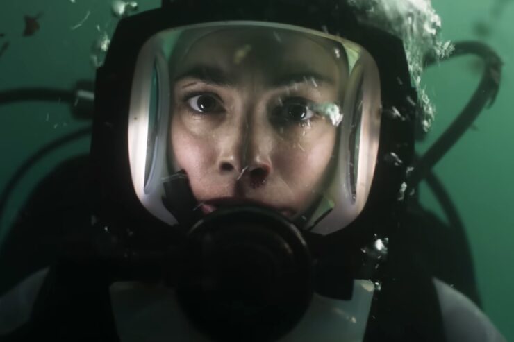 Berenice Bejo in Under Paris, under water in a diving suit
