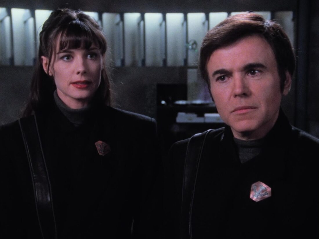Kelsey and Bester in a scene from Babylon 5 "Mind War"