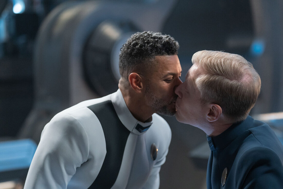 Culber and Stamets kiss in a scene from Star Trek: Discovery "Whistlespeak"