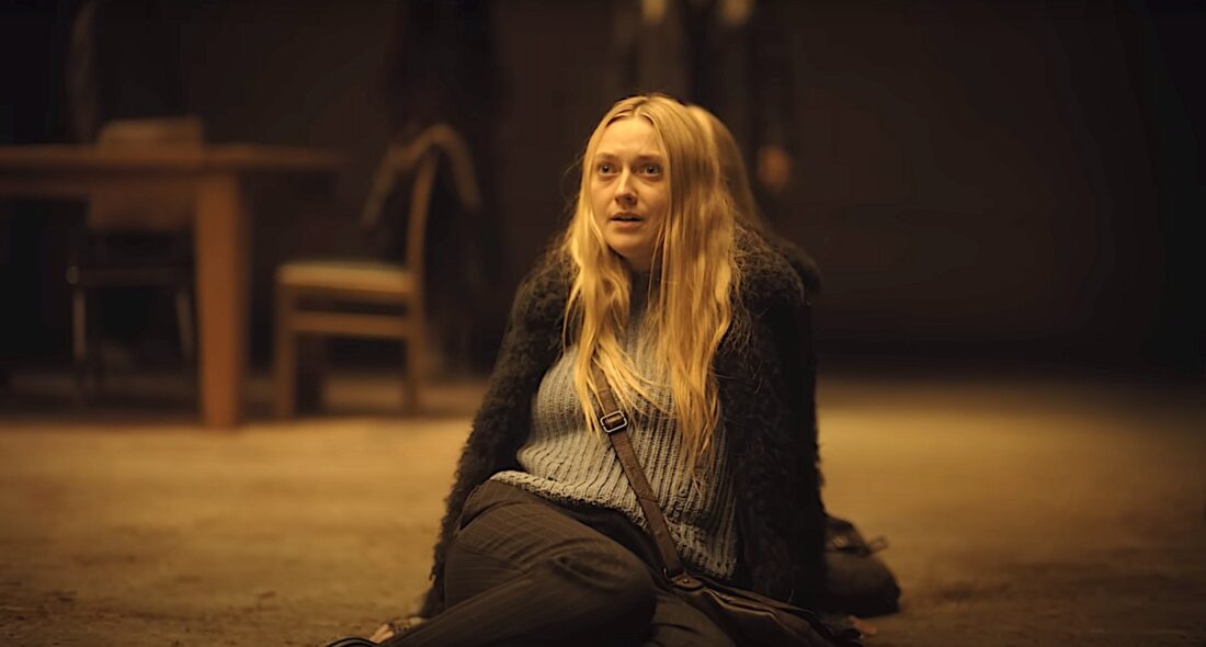 Mina (Dakota Fanning) realizes she's trapped in The Coop in The Watchers.