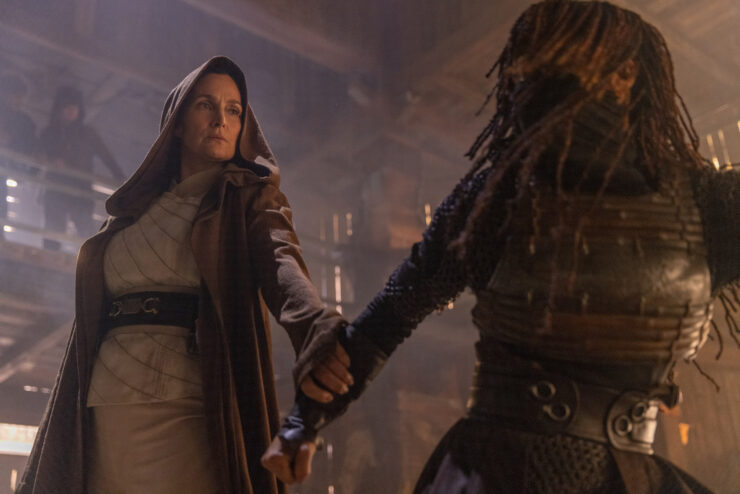 (L-R): Jedi Master Indara (Carrie-Anne Moss) and Mae (Amandla Stenberg) in Lucasfilm's THE ACOLYTE, in a duel, "Lost / Found"