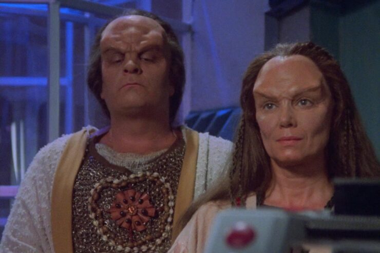 Two Onteen parents in a scene from Babylon 5: Believers