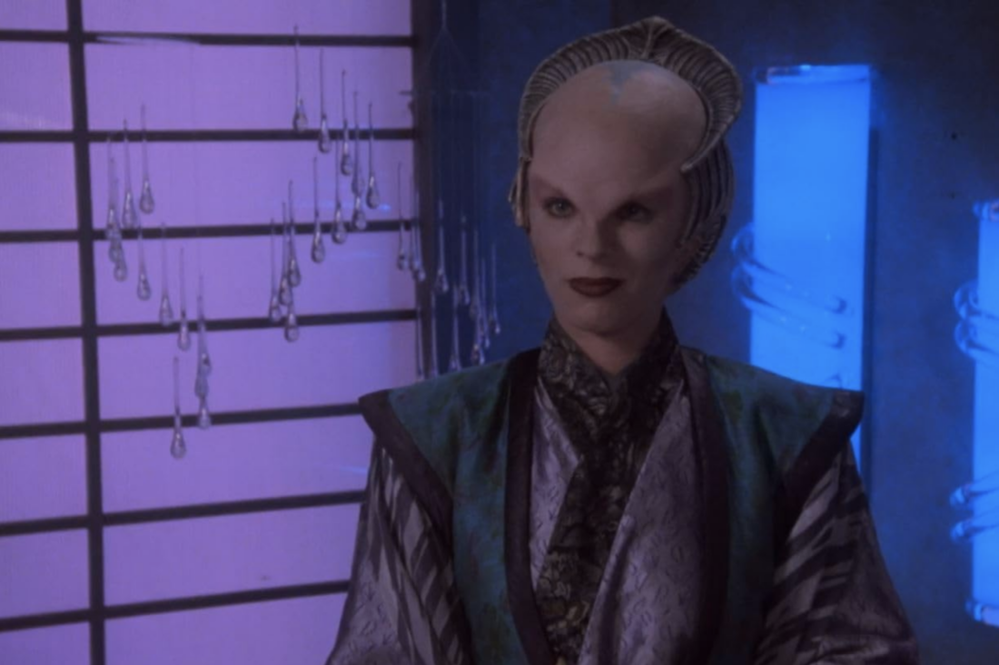 Delenn in a scene from Babylon 5: "Legacies"