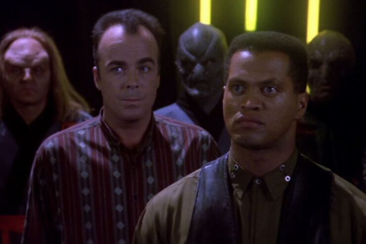 Garibaldi and Walker Smith in a scene from Babylon 5: "TKO"