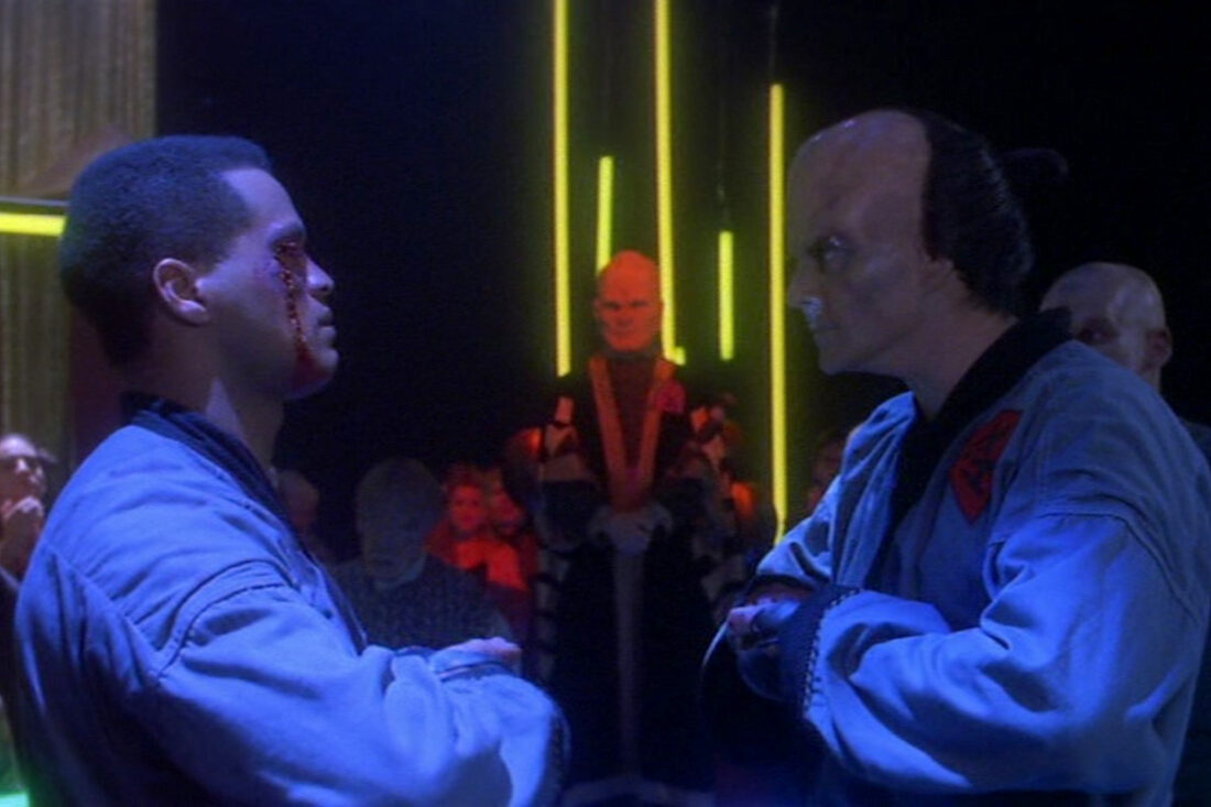 Walker Smith and his Mu-tai opponent in a scene from Babylon 5: "TKO"