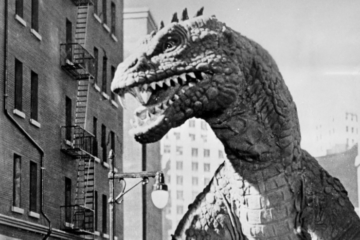 Image of the Rhedosaurus on the streets of New York City in a scene from The Beast From 20,000 Fathoms