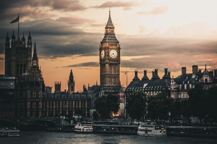 Photo of the London skyline with the Big Ben clock tower at the center