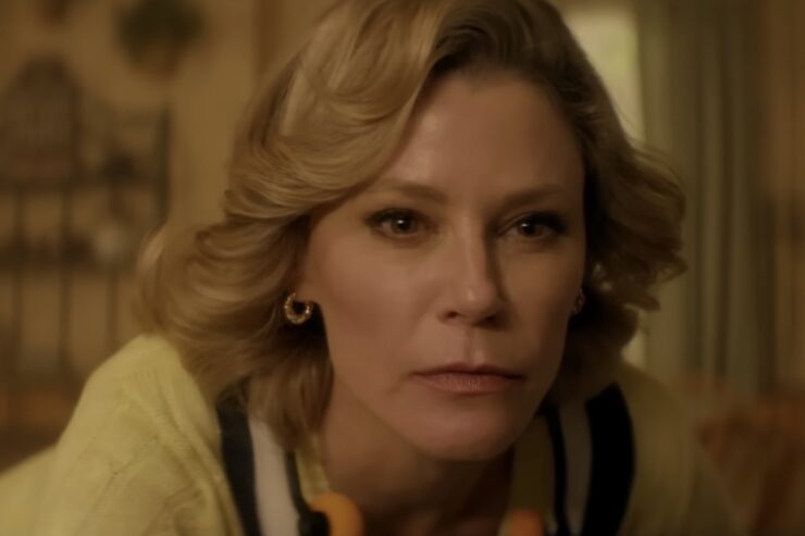 Julie Bowen in Hysteria