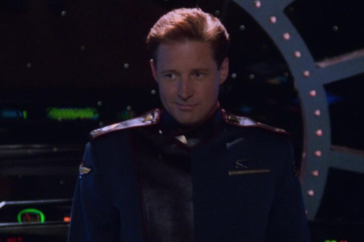 Scene from Babylon 5 "Points of Departure": Commander Sheridan (Bruce Boxleitner) stands on the bridge