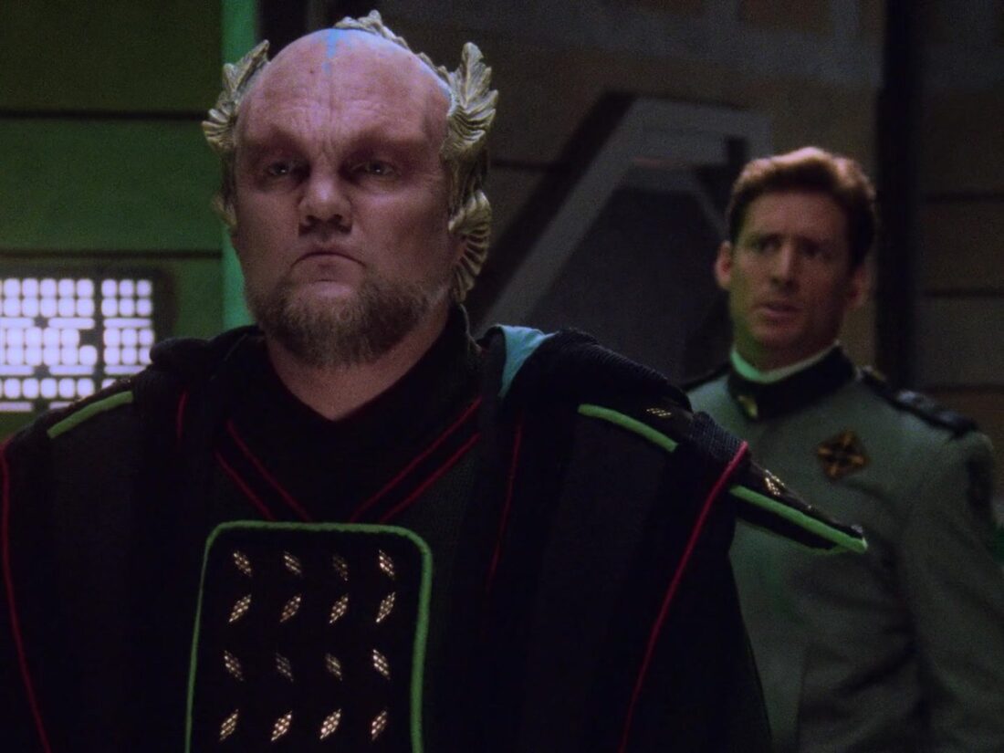 Scene from Babylon 5 "Points of Departure": A security officer stops Kalain