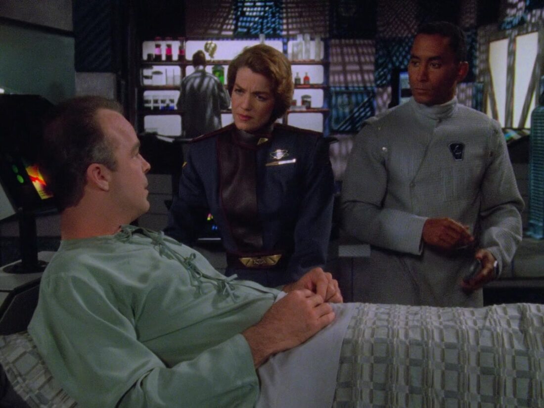 Garibaldi speaks with Ivanova and Dr Franklin in a scene from Babylon 5: "Revelations"