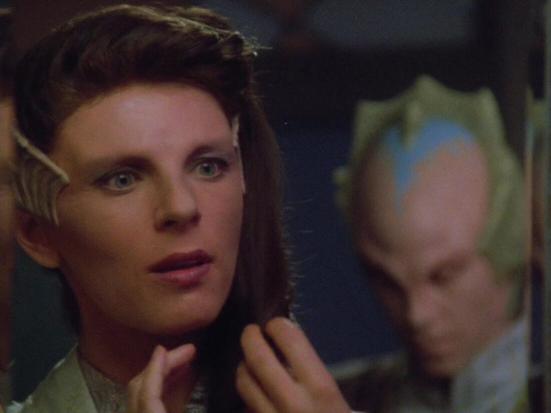 Delenn and Lennier in a scene from Babylon 5: "Revelations"