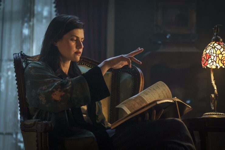 Alexandra Daddario as Rowan Fielding - Mayfair Witches _ Season 2, Episode 1 -