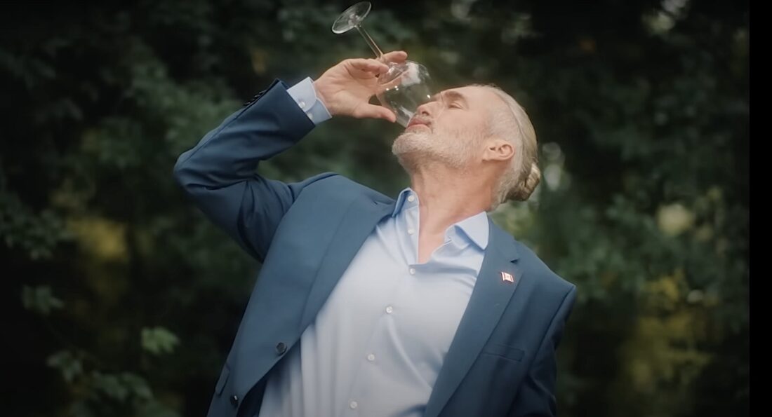 Maxime Laplace, the Prime Minister of Canada (Roy Dupuis) tries to drink his cares away at the G7 Summit in Rumours.