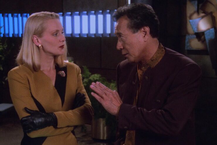 Scene from Babylon 5: "Spider in the Web"