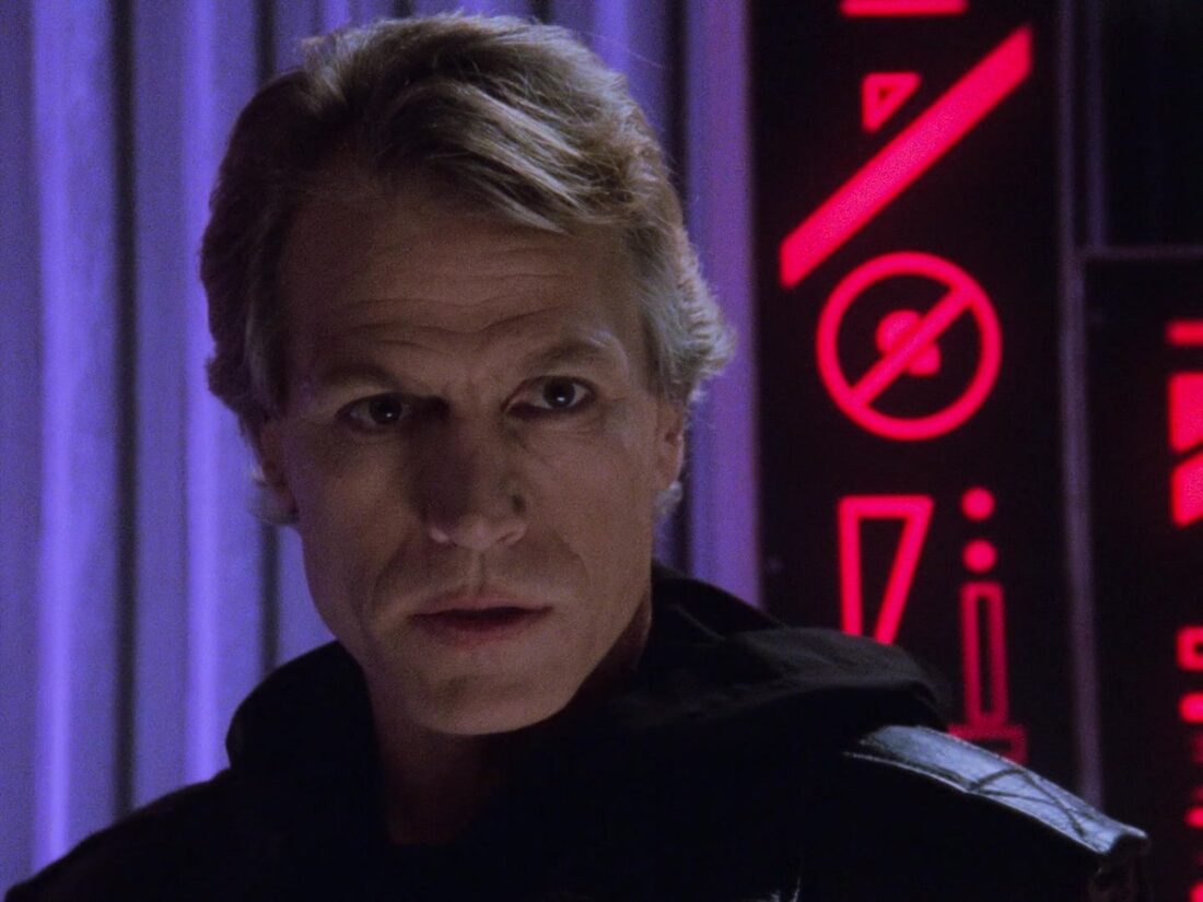 Scene from Babylon 5: "Spider in the Web"