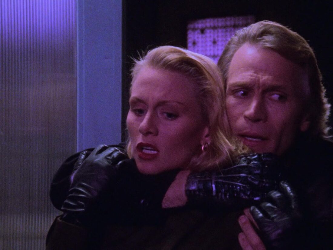 Scene from Babylon 5: "Spider in the Web"