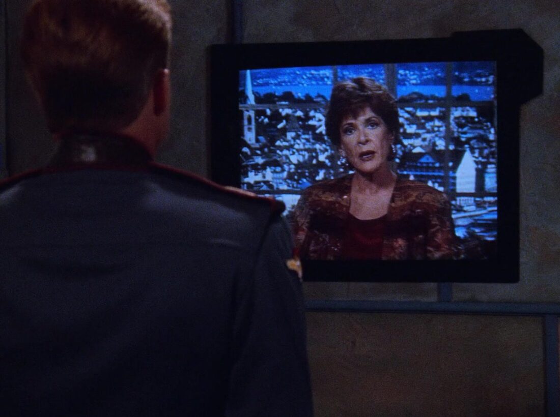 Scene from Babylon 5: "Spider in the Web"