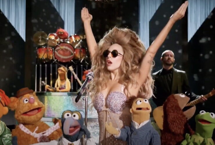 Lady Gaga singing with the muppets