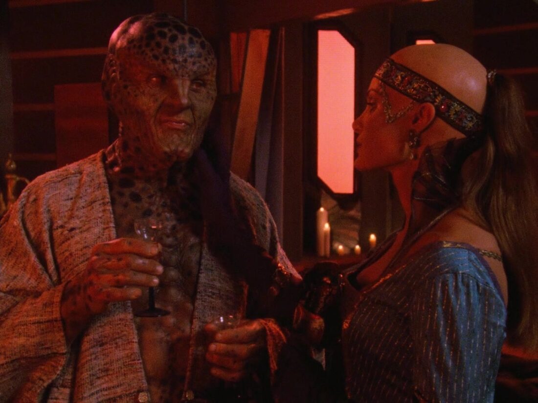 G'Kar and one of Mollari's wives in a scene from Babylon 5: "Soul Mates"