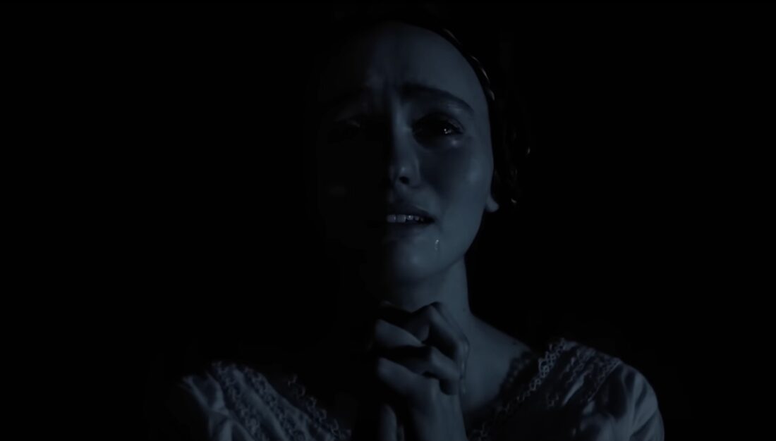 Ellen (Lily-Rose Depp) calls out to the spirit world in Nosferatu.