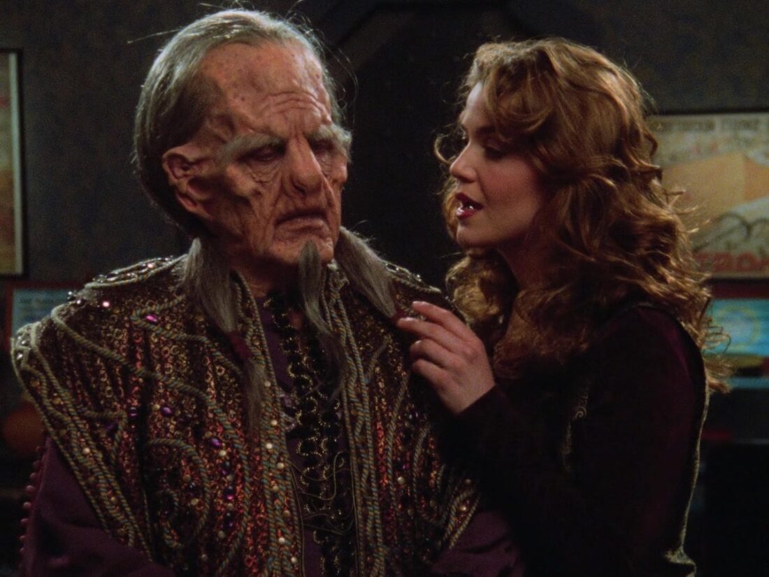 Ivanova and the Lumati ambassador in a scene from Babylon 5 "Acts of Sacrifice"