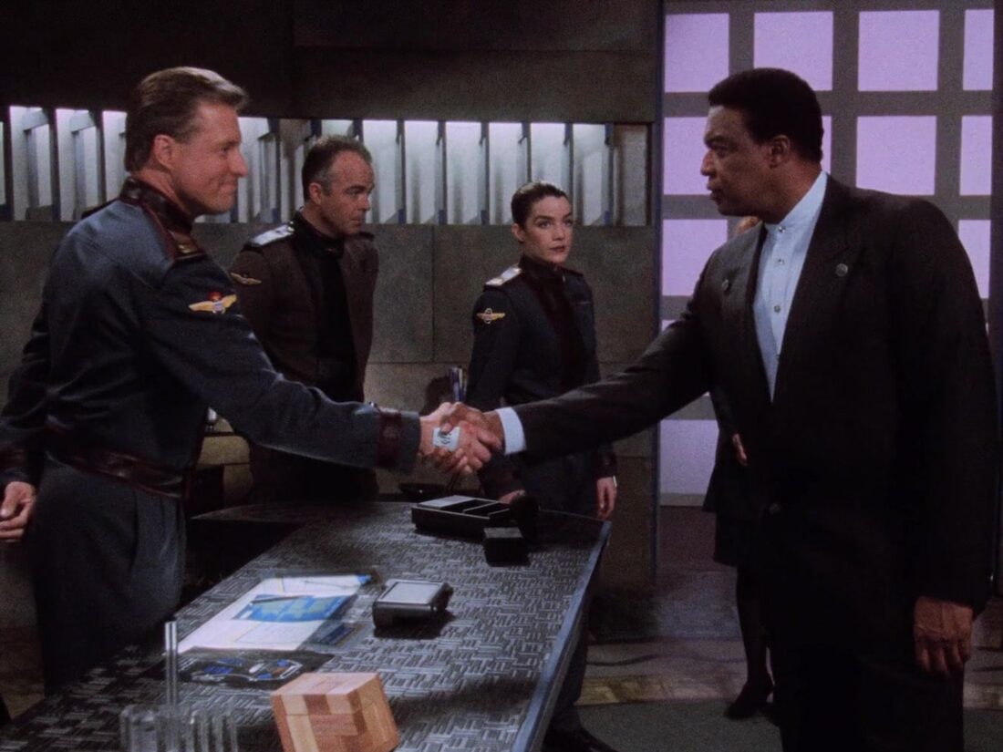 Sheridan shakes hands with Derek Cranston (played by Bernie Casey) in Babylon 5 "Hunter, Prey"