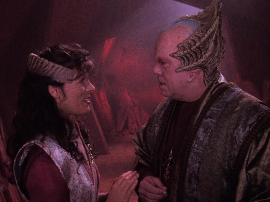 Delenn and Draal in Babylon 5 "The Long Twilight Struggle"