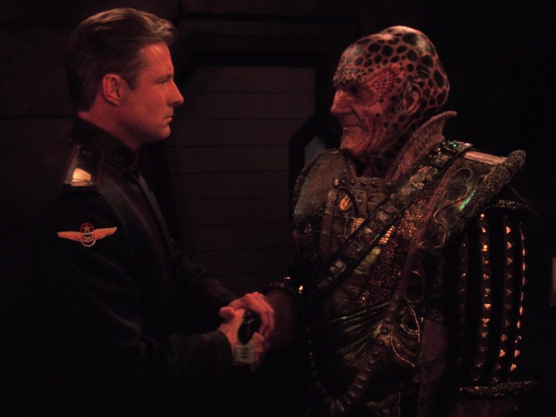 Sheridan and G'Kar shake hands in Babylon 5 "The Long Twilight Struggle"