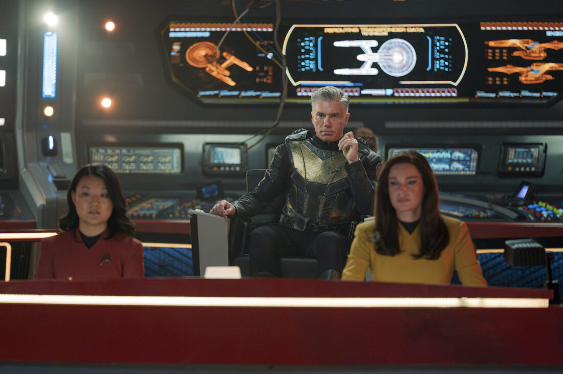 Rong Fu as Mitchell, Anson Mount as Pike, and Rebecca Romijn as Una on the bridge in Star Trek: Strange New Worlds