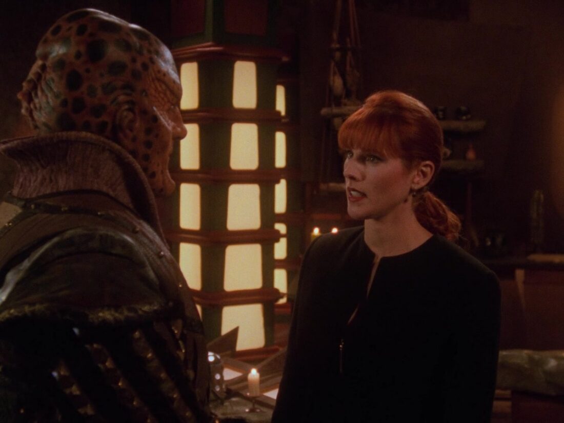 Lyta Alexander speaks with G'Kar in a scene from Babylon 5 "Darkness Ascending"