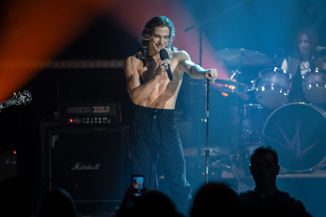 Sam Reid as Lestat De Lioncourt on stage in pigtails in The Vmapire Lestat episode 4