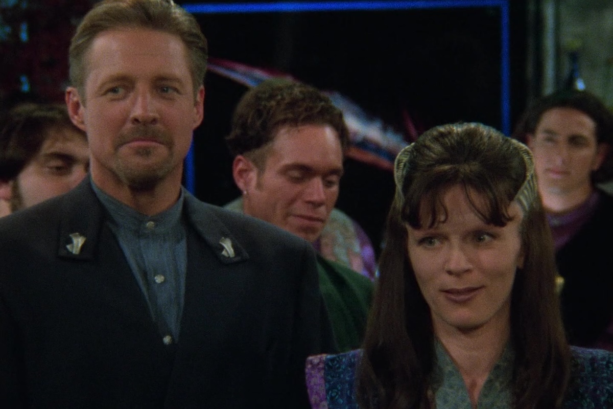 Babylon 5 Rewatch: “Objects at Rest”