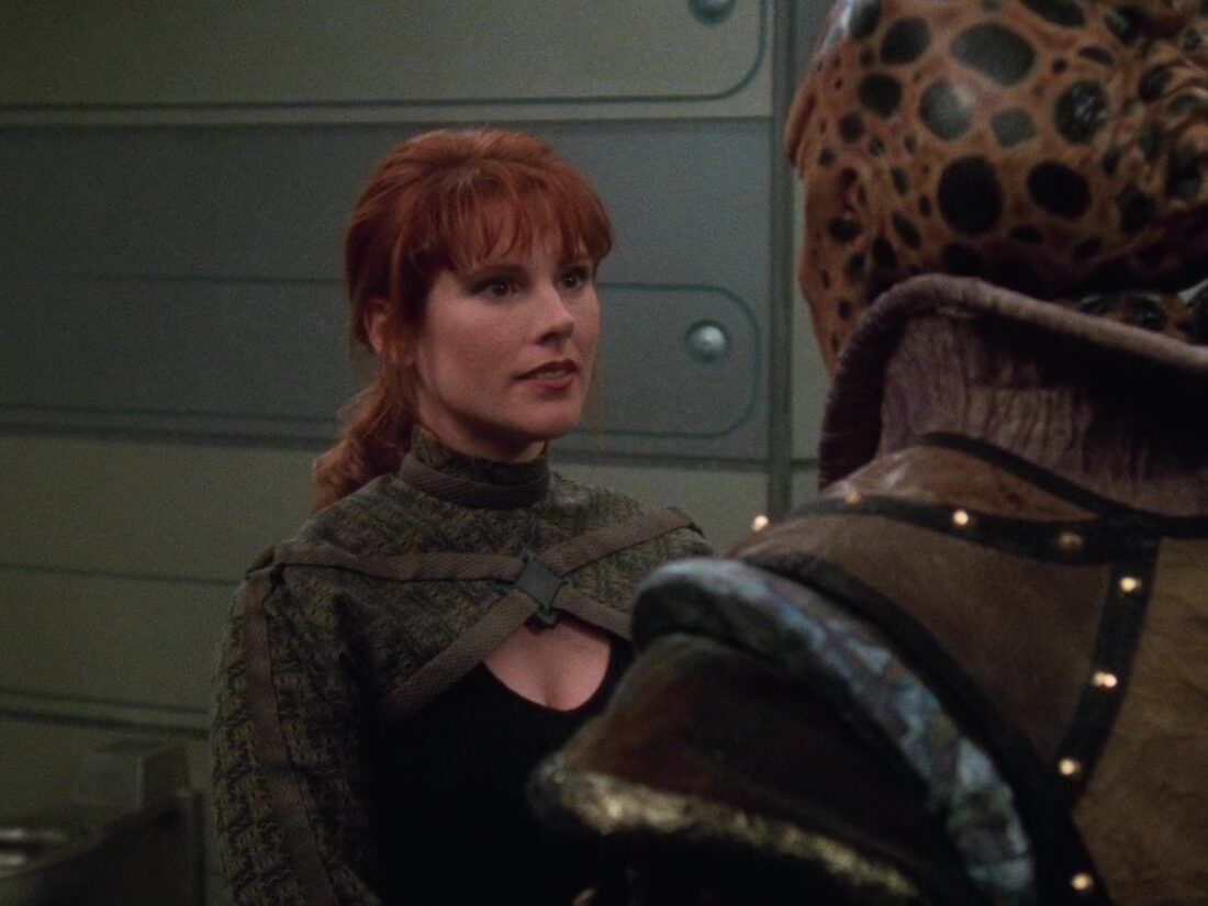 Screenshot from Babylon 5 "Objects in Motion": G'Kar visits Lyta